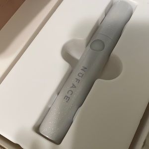 NWT NuFace FIX. LineSmoothing Device w/Serums.